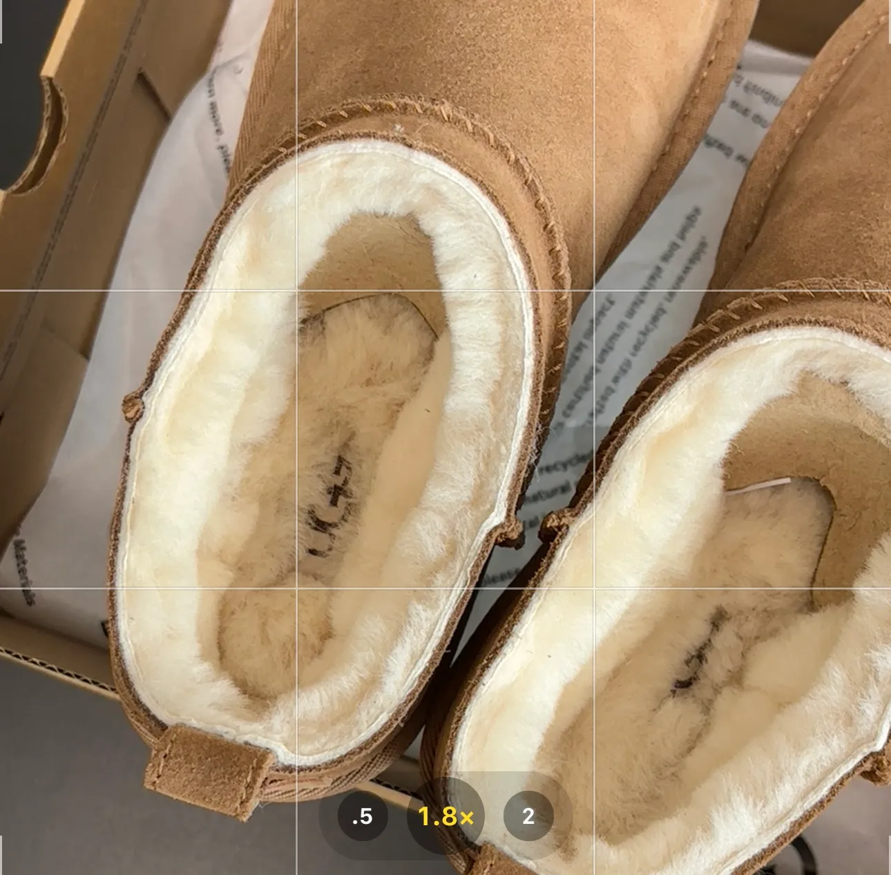 💰420 original quality✅ Ugg Classic Micro 3891 has no complicated elements, only simple colors and combinations, classic, stylish, and a little bit of relaxation. Putting on sugar-fried chestnut flavor 🌰UGG thin-soled shoes is what early autumn should look like. 🍂Classic Micro classic super mini. The classic boot shape is equipped with a lower-cut design. It not only modifies the leg shape, but also completes the 💯 versatile attributes. American sports style and daily commuting are all easy to control️ 🍂Elea Slip-On Thin slip-on Half-drag design + classic maroon color, fashionable and comfortable Thin sole, no pressure to wear all day long 🍂size:35-40 🍂col: maroon/sand/light oak brown